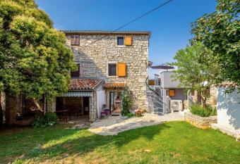 Apartment Li has Balcony rooms