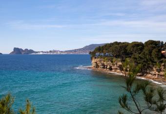 H  tel Corniche du Liouquet allows 18 year olds to book a room