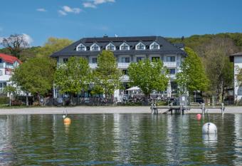 Ammersee-Hotel has Balcony rooms