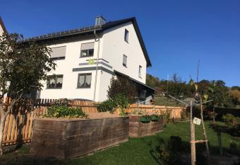 Ferienwohnung an der Linde allows 18 year olds to book a room