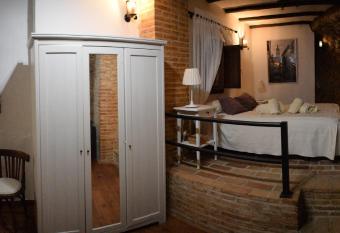 Casa Cueva El Pocito allows 18 year olds to book a room