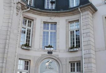 Hotel Des Pr  lats allows 18 year olds to book a room