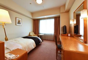 Crest Hotel Kashiwa allows 18 year olds to book a room