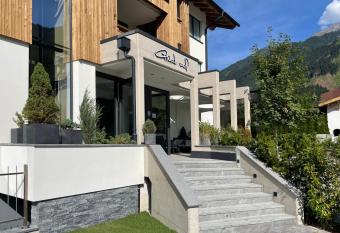 Hotel & Suites Gl  ck Auf has Balcony rooms