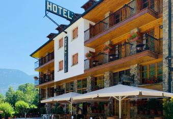 Hotel Eriste has Balcony rooms