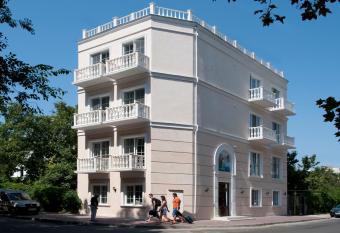 Geneva Resort Hotel allows 18 year olds to book a room