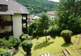 Atina Hotel allows 18 year olds to book a room