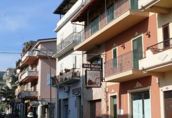 B&B La Vecchia Stazione has Balcony rooms