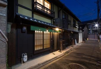 MACHIYA de HIGASHIYAMA allows 18 year olds to book a room