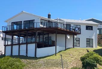 Southerncross Beach House with a Million Dollar View has Balcony rooms