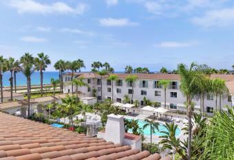Hilton Garden Inn Carlsbad Beach allows 18 year olds to book a room