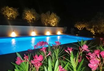 Villa Viktor has Balcony rooms