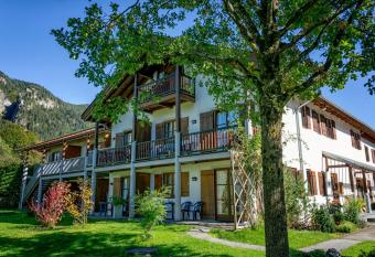Appartementhaus    die Kuh am See    (vormals Haus St. Leonhard) has Balcony rooms