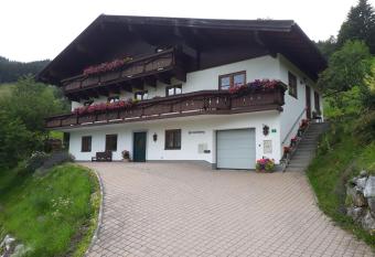 Ferienwohnung Wieser Reizegg 7, 5652 Dienten has Balcony rooms