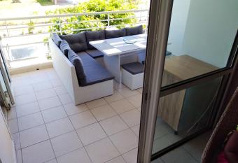 Appartement d une chambre avec vue sur la ville piscine partagee et jardin clos a Saint Francois a 3 km de la plage has Balcony rooms