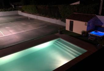 Mas Jasmin has Balcony rooms