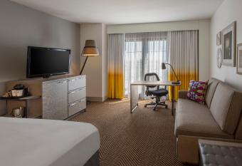 DoubleTree by Hilton Austin allows 18 year olds to book a room