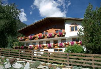 Haus Mader has Balcony rooms