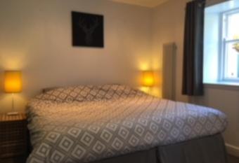 Boggle Dyke Cottage has Balcony rooms