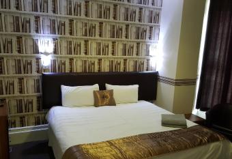 Portsmouth Budget Hotels - All rooms are EN-SUITE allows 18 year olds to book a room