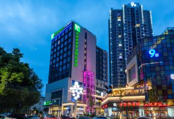 Holiday Inn Express Chengdu Xindu, an IHG Hotel allows 18 year olds to book a room