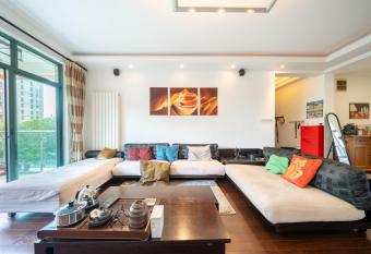 Shanghai New International Expo Center Hanzhiju Apartment has Balcony rooms