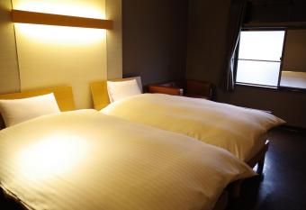 Bar 39 has Smoking rooms