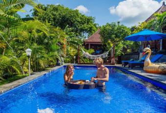 Tatak Bunut Private Villa allows 18 year olds to book a room