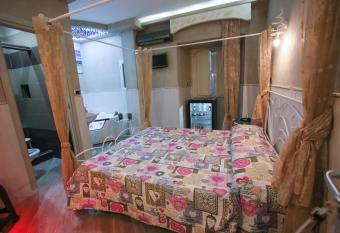 Pensione Enea has rooms with a private hot tub