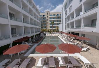 Kokkinos Boutique Hotel allows 18 year olds to book a room