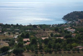 Seaview House has Balcony rooms