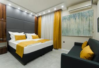 Ara allows 18 year olds to book a room