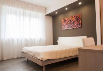 VILLA FENIX PONTE SAN PIETRO has Balcony rooms