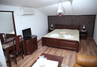 Oazis Guesthouse has Balcony rooms