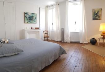 Maison de Marie has Balcony rooms