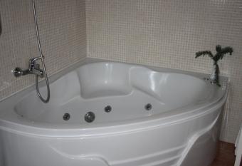 A Casa da Meixida has rooms with a private hot tub