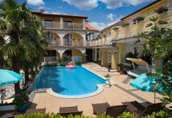 Apartments Paradis allows 18 year olds to book a room