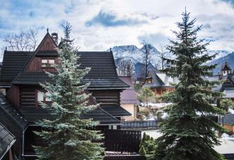 Pensjonat Jastrz  bia Turnia allows 18 year olds to book a room