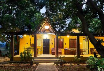 3BHK Riverside Stay Reflektions by LivingStone has Balcony rooms