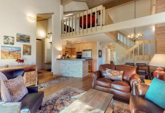 Fairway Nine 4365 has Balcony rooms