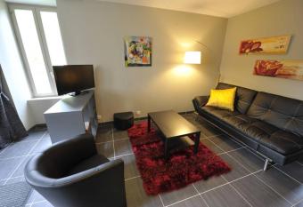 Appartement Grande terrasse allows 18 year olds to book a room