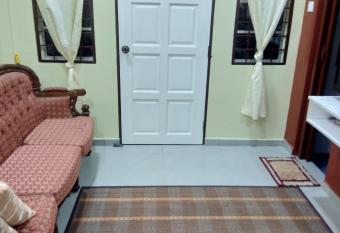 HOMESTAY KAMPUNG DELEK BARU, KLANG allows 18 year olds to book a room