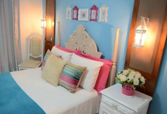 La Maison Brasiliana B&B has Balcony rooms