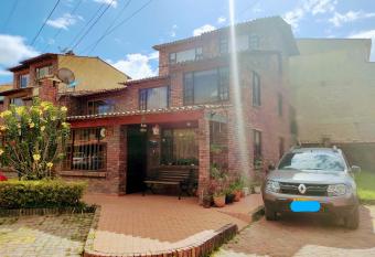 Hermoso Altillo en casa de familia has Balcony rooms
