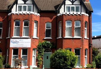 Rialto Holiday Apartments allows 18 year olds to book a room