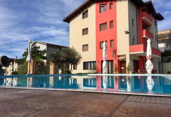 Hotel Opera  has Balcony rooms