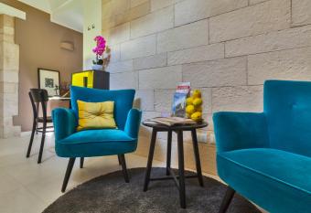 Sciala Ortigia B&B allows 18 year olds to book a room