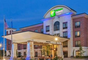Holiday Inn Express & Suites Duncan allows 18 year olds to book a room
