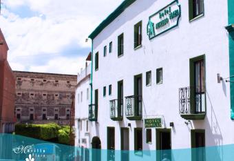 Hotel Murillo Plaza allows 18 year olds to book a room