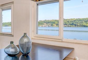 MIRALAGO - Garda Leisure has Balcony rooms